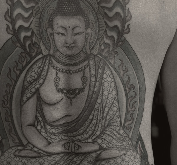 空に昇っていく竜 昇り竜の背中タトゥー